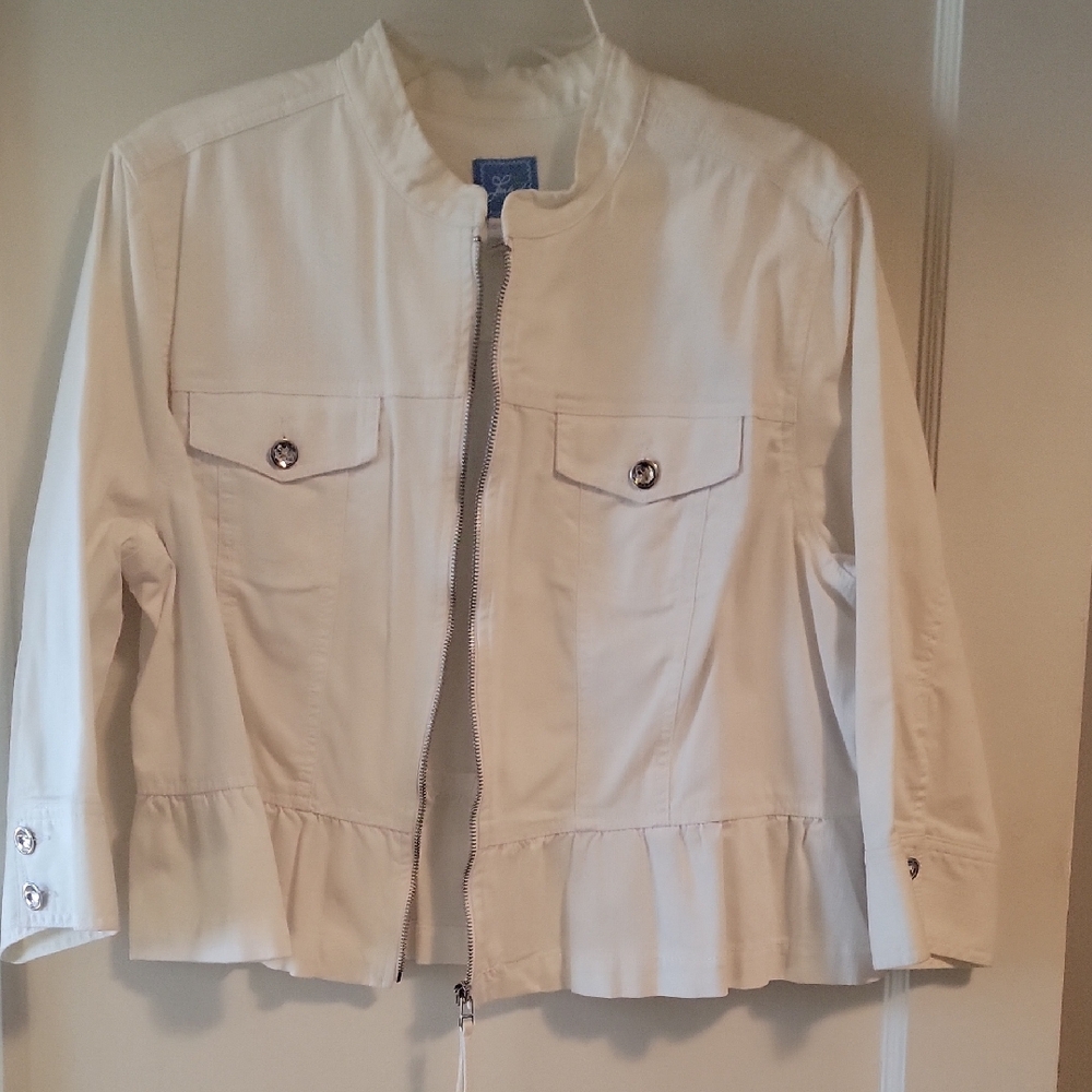 Chic White Utility Jacket for Women